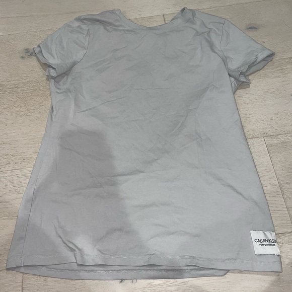 Calvin Klein gray T-shirt - Picture 1 of 5